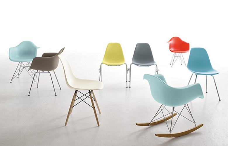  Eames molded plastic chair