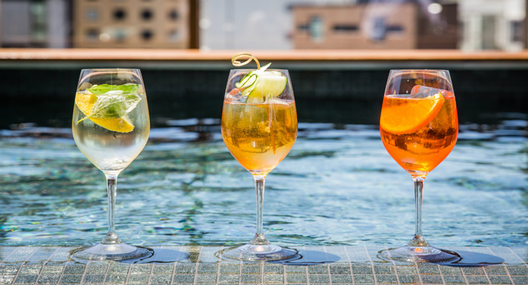 the-old-clare-hotel-rooftop-pool-nikki-to-cocktail-spritz